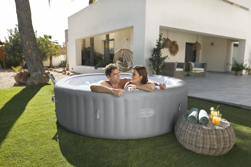 Bestway LAY-Z-SPA Hawaii AirJet 6001J burbuļvanna 6-8 personām