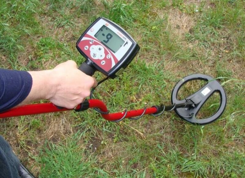 Rent Minelab X-Terra 505 with 10.5" 7.5kHz DD Coil Metal Detector