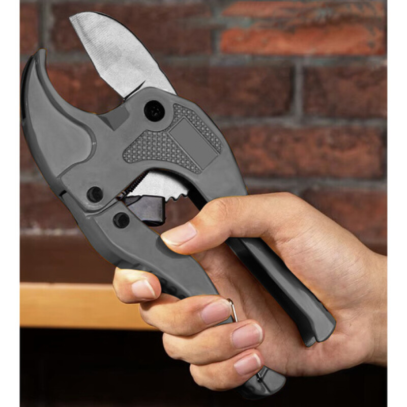 Plastic pipe scissors