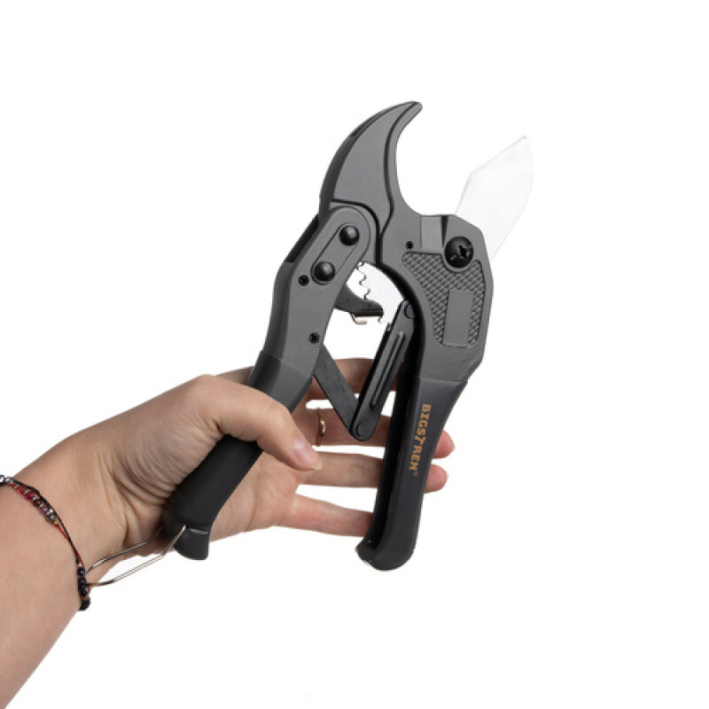 Plastic pipe scissors