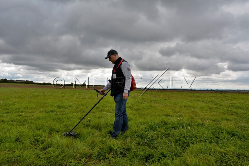 Rent Minelab Equinox 600 Metal Detector