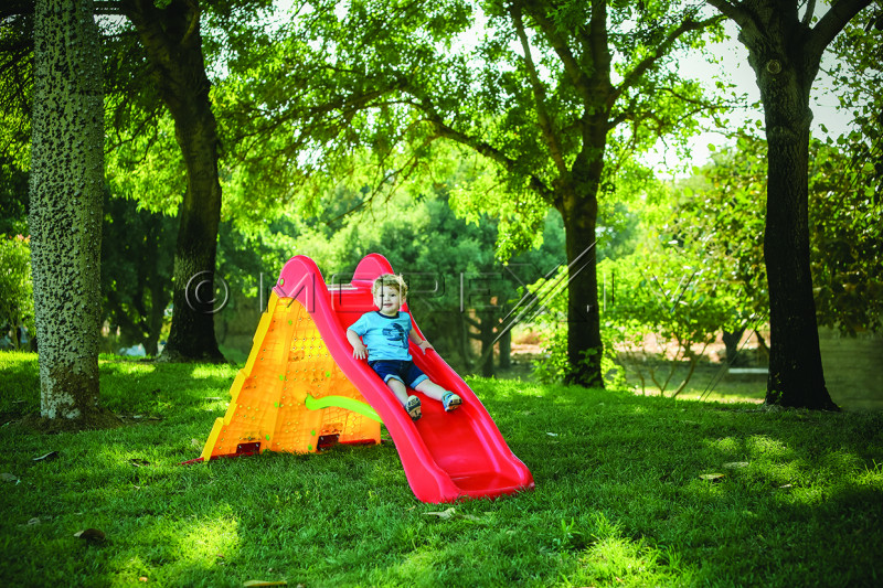 Slide with a Climbing Wall Starplay