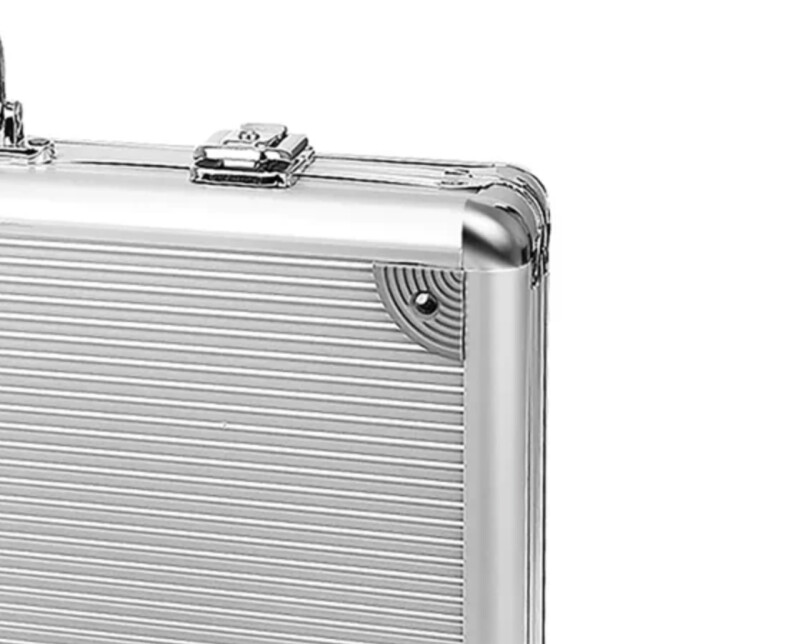 Pokera komplekts 300 žetoni + Koferis Pokera komplekts 300 žetoni + Koferis