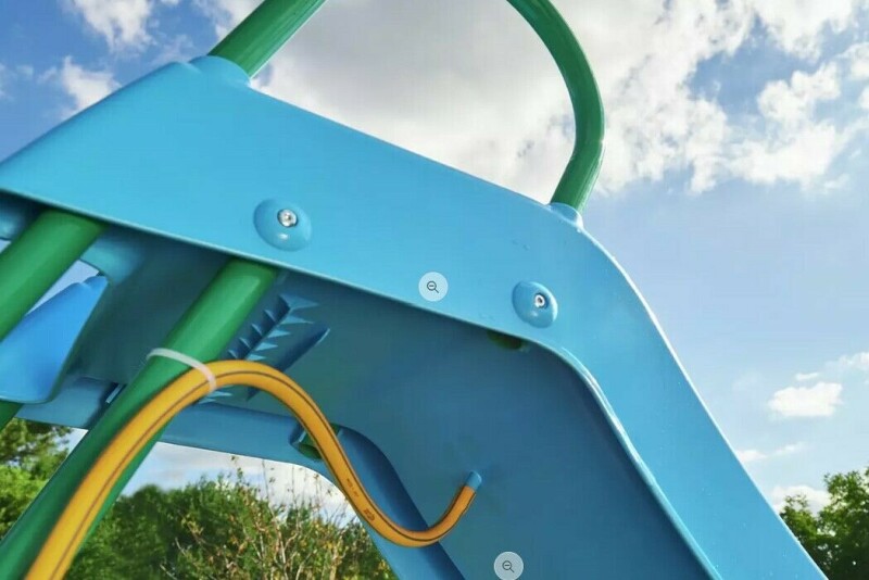 Wavy slide with metal stairs with water function