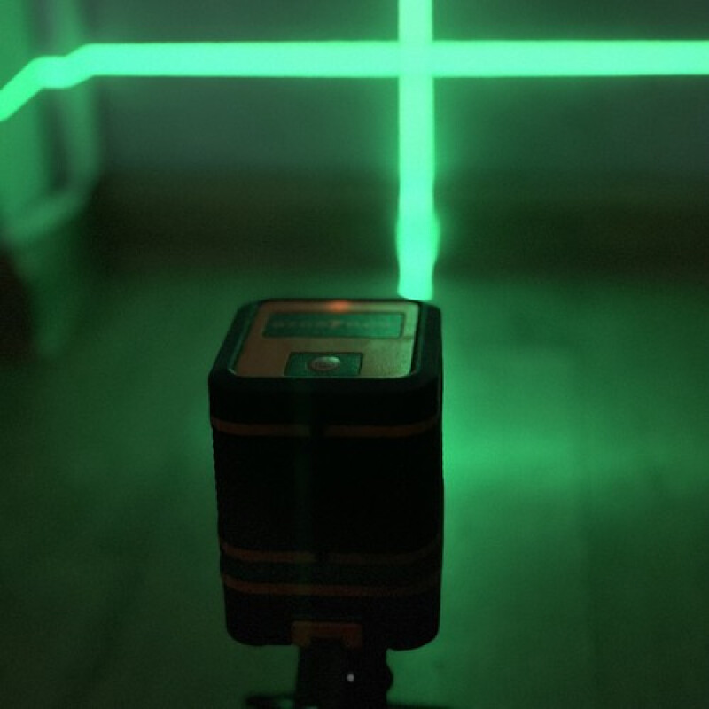 Green cross laser level with self-leveling
