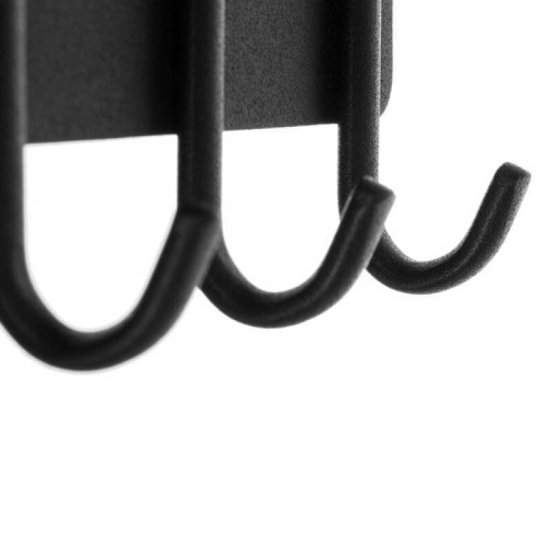 Pakaramais ar plauktu, melns