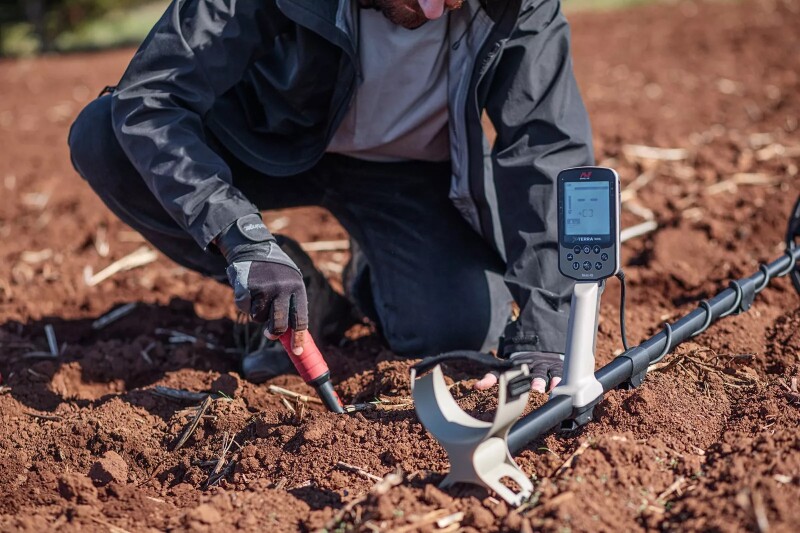 Metāla detektors Minelab X-Terra Elite + DĀVANA PRO-FIND 35