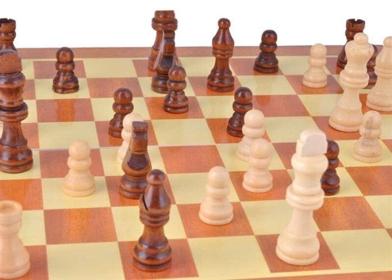 Деревянные шахматы 30x30 см