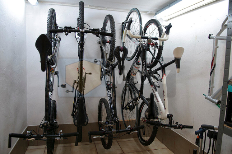 Sieninis dviračių laikiklis-pakaba, juodos spalvos