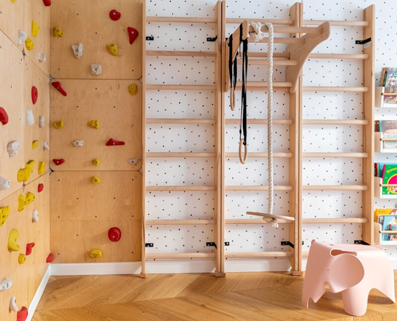 Wooden swing for Swedish Ladder