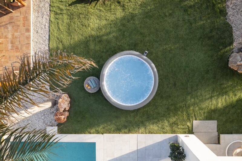 Bestway LAY-Z-SPA Hawaii AirJet 6001J burbuļvanna 6-8 personām